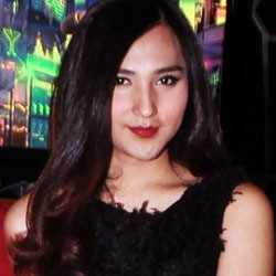 Dena Rachman Tak Tutup Kemungkinan Main Sinetron