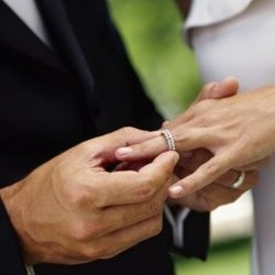 Jadi Pasangan Hidup Seleb, Siap Berasa Dinikahi Bang Toyib?