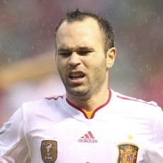 Iniesta Paling Diwaspadai Diego Godin