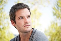 Uban Tumbuh di Usia Muda? Stres Bekerja Bisa Jadi Penyebabnya