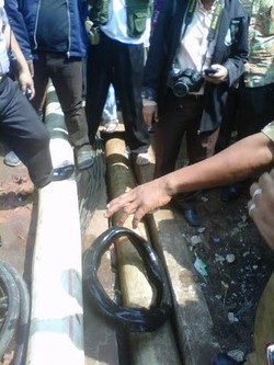 Penyelam TNI AL di Pintu Air Ancol: Gelap, Bau dan Temukan Ban Bekas