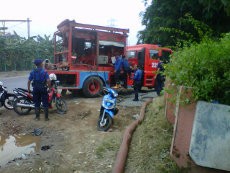 Damkar Jakut Kerahkan 3 Mobil Bantu Sedot Banjir Rob di Ancol
