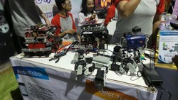 Robot Pemadam Kebakaran di PRJ Monas Sedot Perhatian Pengunjung