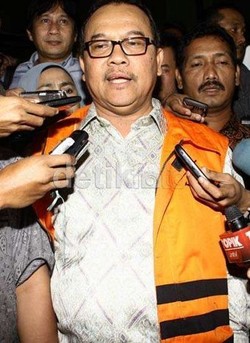 Ketua Umum Golkar Bisa Lengserkan Rusli Zainal Demi Pencitraan