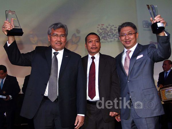2 Bank Plat Merah Raih Penghargaan Service Excellence