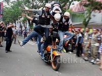Kota Hujan Dihujani Aksi Motor Gede