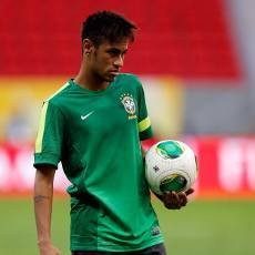 Neymar Harus Belajar Bermain Sebagai Tim