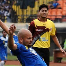 Van Dijk Dua Gol, Persib Bantai SFC 4-0