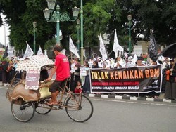 Tolak Kenaikan BBM, Jakarta Dikepung Demonstran Senin Besok