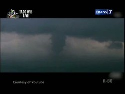 Penampakan Sejumlah UFO, Usai Badai Tornado