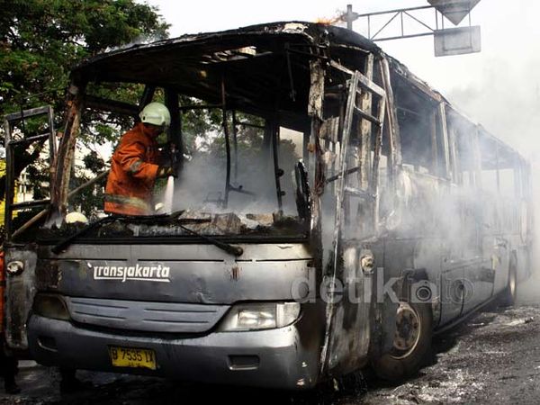 Bus Transjakarta Terbakar