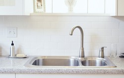 Agar Bak Cuci Piring Tetap Bersih, Lakukan Langkah Mudah Ini!