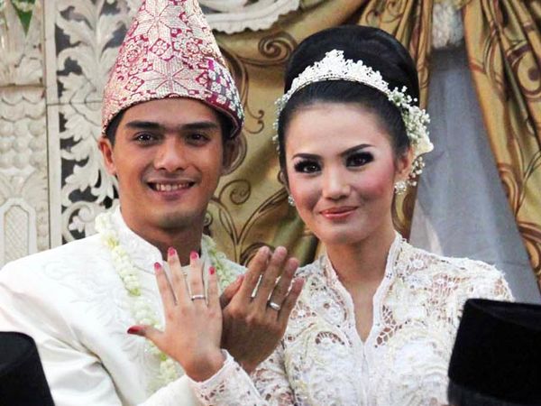 Momen-momen Bahagia Ricky Harun dan Herfiza (I)