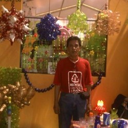 Bob Novandy Sang Raja Lampion Botol Bekas dari Kebon Jeruk