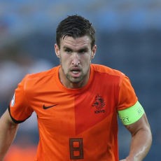 Napoli Tengah Memburu Strootman