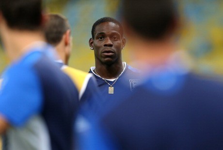 Bahas Balotelli, Adriano Sebut Dirinya Sendiri dan Messi