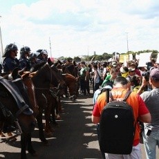 Gas Air Mata & Peluru Karet Warnai Laga Pembuka Piala Konfederasi