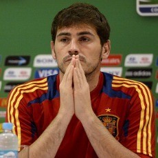 Del Bosque Belum Tunjuk Kiper Utama, Casillas Harap-harap Cemas