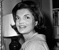 Jacky Kennedy dan Katalog Lukisan Bugil