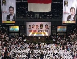 3 Aksi PKS Tolak BBM Naik, Voucher Ceban Hingga Spanduk Ilegal