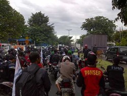 Protes BBM Naik, Buruh Sweeping Pabrik di Pulogadung