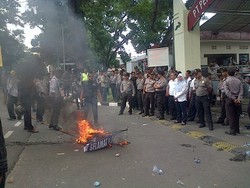 Mahasiswa Pendemo BBM dan Polisi Ricuh di Depan Pertamina Medan