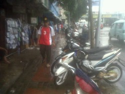 Pasca Penertiban, Jalan di Jatinegara Tertata Namun Trotoar Penuh Motor