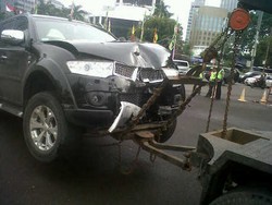 Braak! 4 Mobil Kecelakaan Beruntun di Jl Medan Merdeka Barat