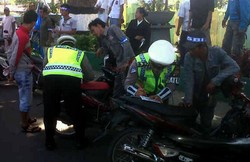 Tak Pakai Helm, Puluhan Pendemo Anti Kenaikan Harga BBM Ditilang Polisi