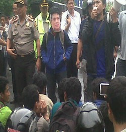 Parodi Demi Tuhan Arya Wiguna Warnai Demo BBM