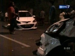 Balap Liar, Dua Sedan Bertabrakan