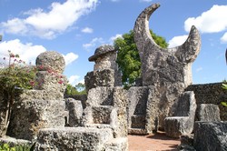 Bangunan Paling Misterius di AS: Coral Castle