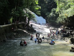 Byur! Basah-basahan Asyik di Air Terjun Bantimurung
