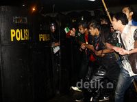 Demo Tolak BBM di Gedung DPR Rusuh