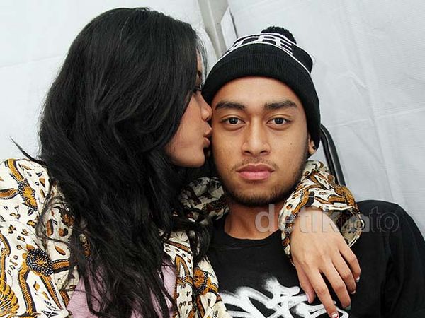 Widi Vierratale di Pangkuan Kekasih