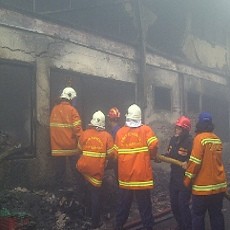 Jalan Sempit Penyebab Petugas PMK Susah Jinakkan Api Pabrik Spare Part