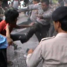 Unjuk Rasa Tolak Kenaikan BBM di Jember Bentrok dengan Polisi