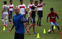 Coaching clinic ini bertemakan Coach The Kids. A Fotball Coaching Clinic with Radja Nainggolan.
