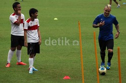 Peserta coaching clinic juga mendapatkan training shirt dan Radja Limited Edition T-Shirt.