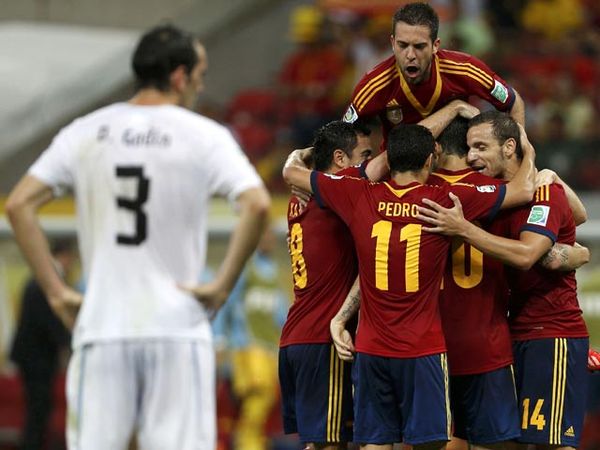 Spanyol Taklukkan Uruguay 2-1