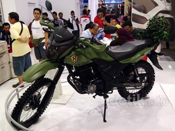 Unik, Honda Pamerkan Verza 150 Army di PRJ