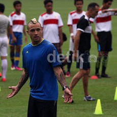 Radja Nainggolan Putuskan Masa Depan di Bulan Juli
