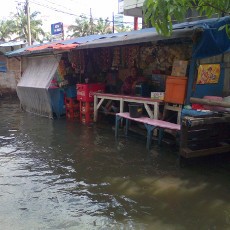 Banjir Rob Menerjang, Pemasukan Pedagang Berkurang