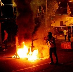 Mahasiswa Kembali Blokir Jl Diponegoro, Polisi Tembakkan Gas Air Mata