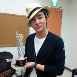 Roy Kim Siapkan Album Perdana dan Jadwal Tur