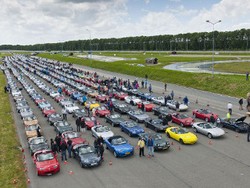Mazda MX-5 Pecahkan Rekor Parade
