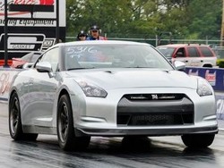 Nissan GT-R Ini Pecahkan Rekor Akselerasi