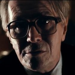 Kembali Jadi Sutradara, Gary Oldman Gandeng Ralph Fiennes & Benedict Cumberbatch 