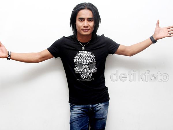 Charly Setia Band dan Kaus Tengkoraknya