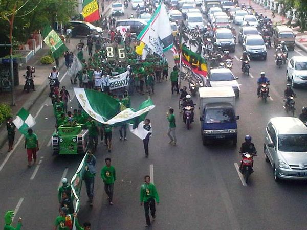 Rayakan HUT Persebaya, Bonek Long March